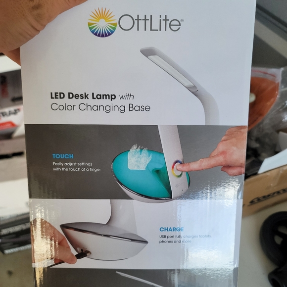 Ottlite Led desk lamp - Picture 3 of 4